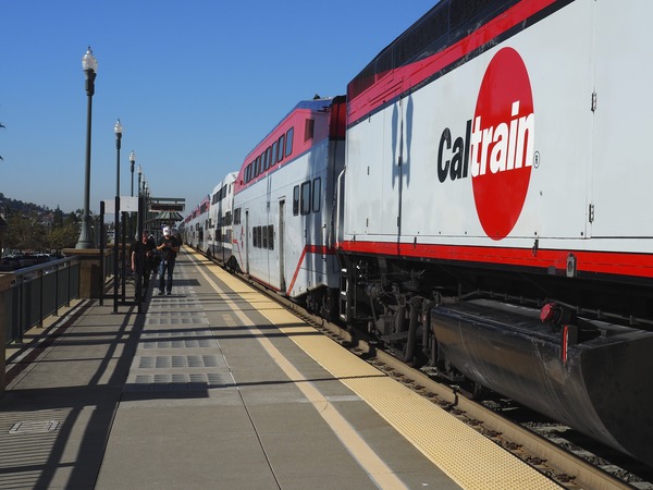 An image of a Caltrain train at a platform. 